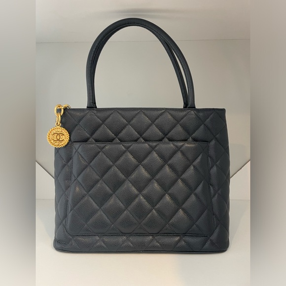 Chanel Navy Medallion Tote Quilted Caviar - Picture 4 of 11